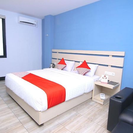 Oyo 592 Budget Hotel By The Harbour Padang  Esterno foto