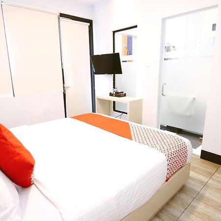 Oyo 592 Budget Hotel By The Harbour Padang  Esterno foto