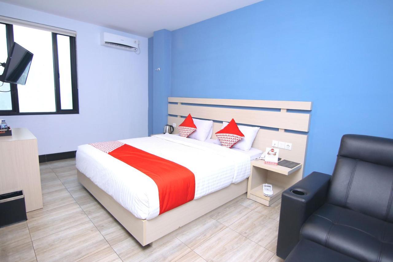 Oyo 592 Budget Hotel By The Harbour Padang  Esterno foto