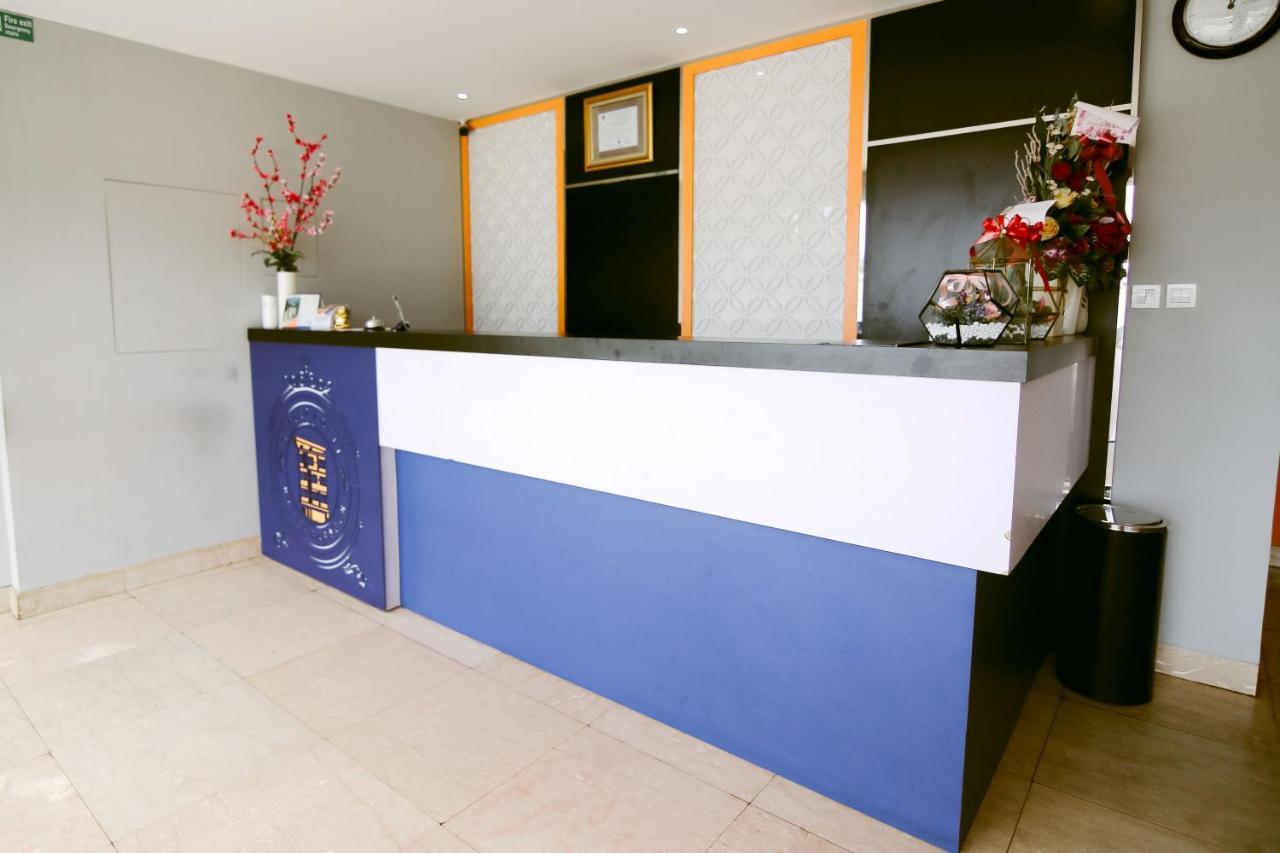 Oyo 592 Budget Hotel By The Harbour Padang  Esterno foto