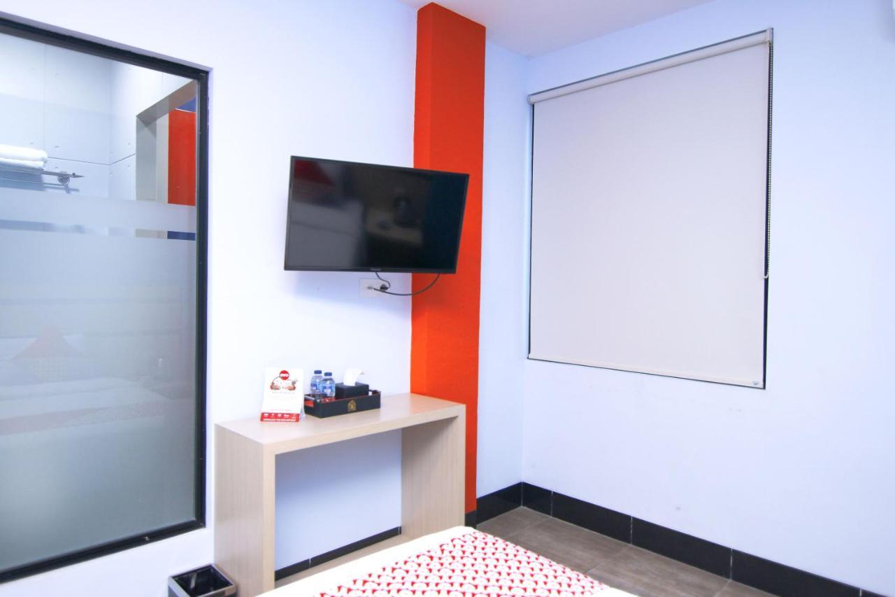 Oyo 592 Budget Hotel By The Harbour Padang  Esterno foto
