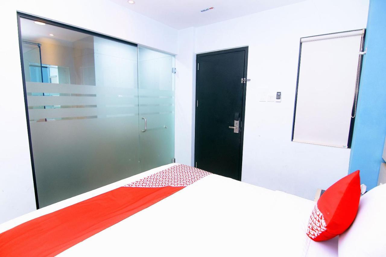 Oyo 592 Budget Hotel By The Harbour Padang  Esterno foto