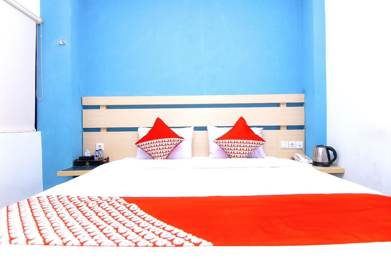 Oyo 592 Budget Hotel By The Harbour Padang  Esterno foto