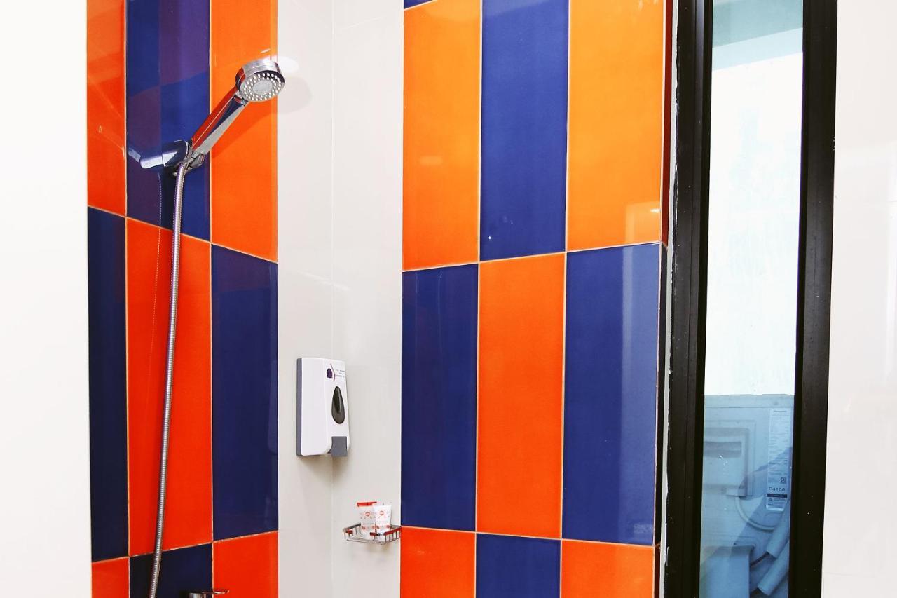 Oyo 592 Budget Hotel By The Harbour Padang  Esterno foto
